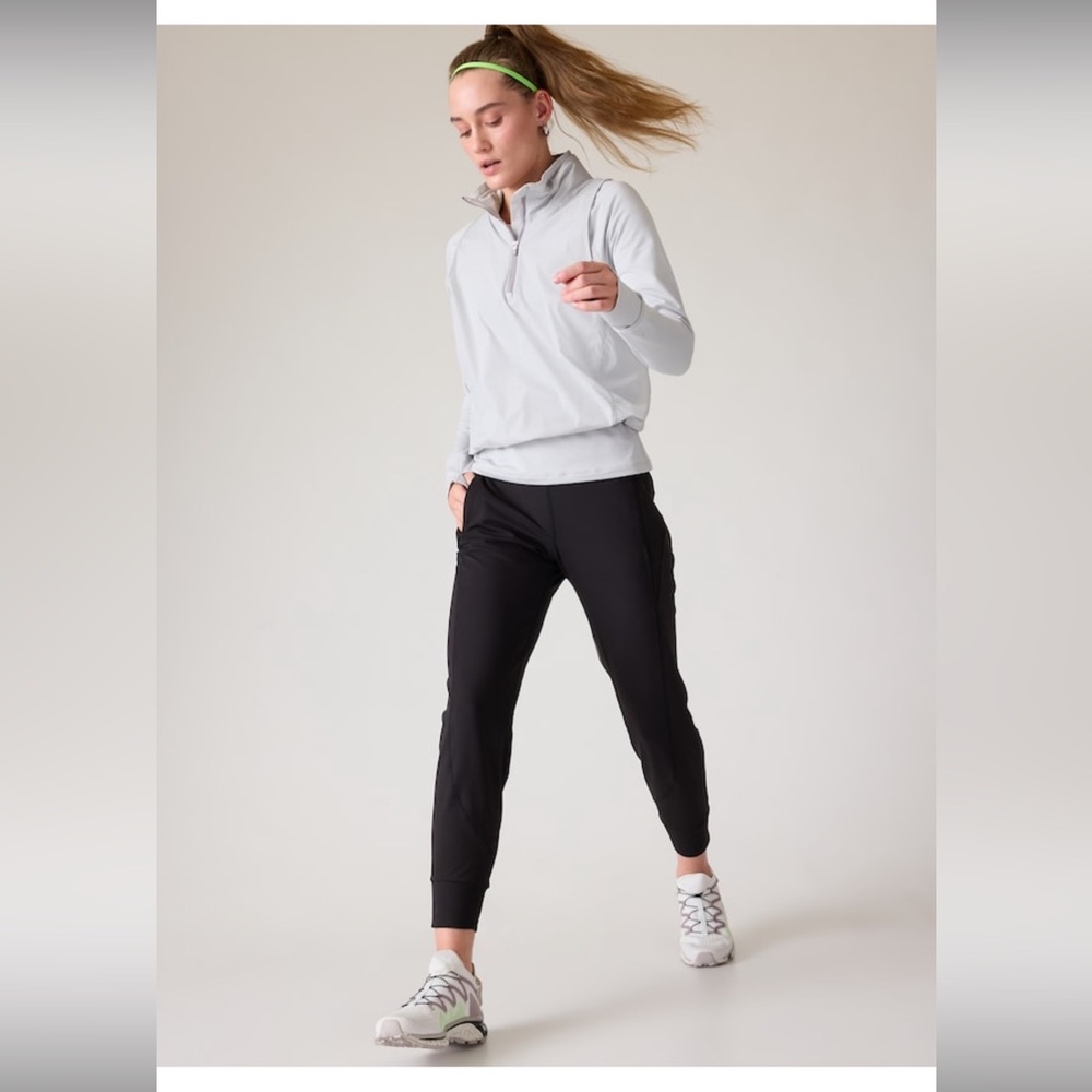NWT- ATHLETA Black Rainier Jogger, Size Large-Petite